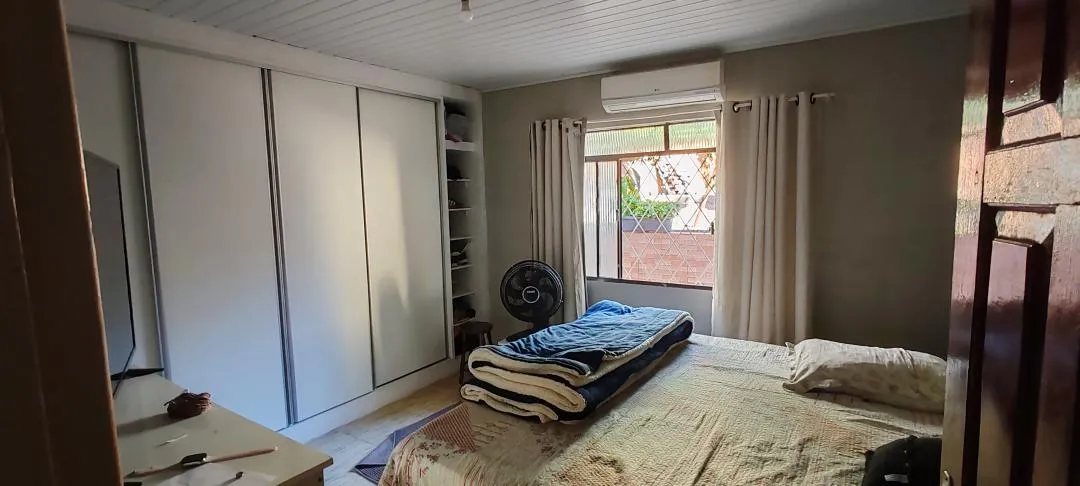 Imagem Casa à venda em Cascavel, Santa Cruz - Portão eletrônico, Quintal, Rua Asfaltada