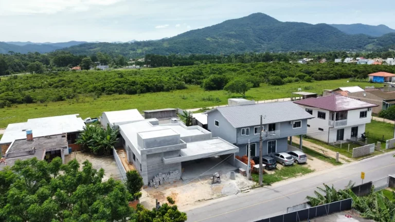 Imagem Linda Casa à Venda em Campo Duna, Garopaba-SC: Conforto, Segurança e Lazer!