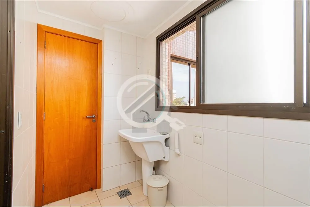 Imagem Bem-vindo a este espaçoso apartamento com uma localização privilegiada e uma variedade de comodid...
