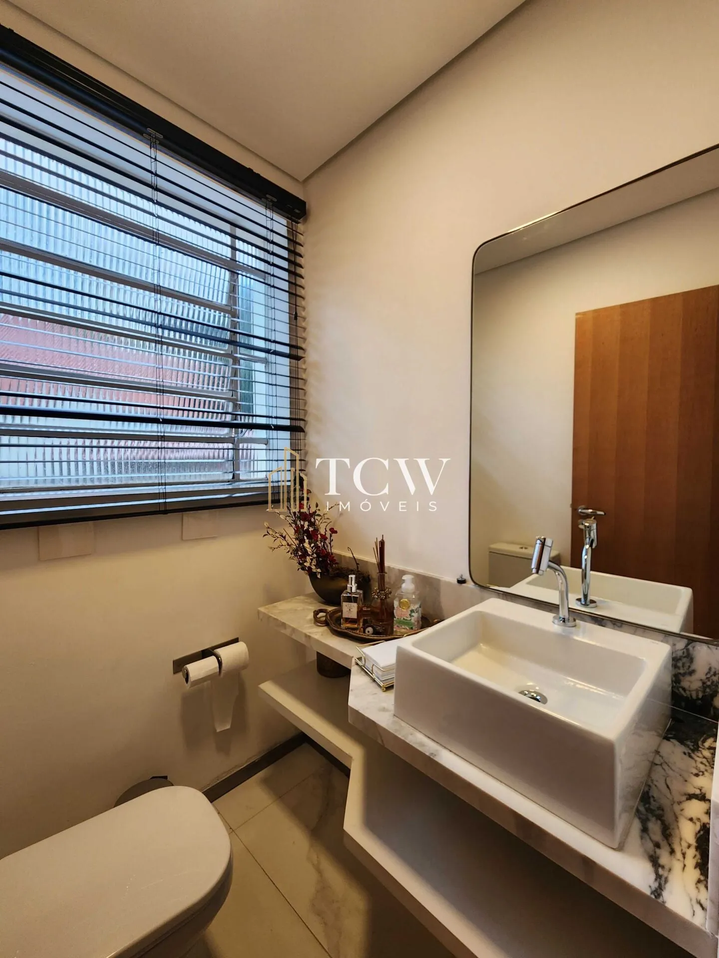 Imagem Casa Comercial á venda em Pacaembu