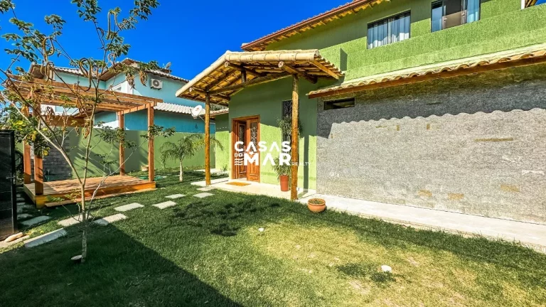 Imagem Casa moderna em condomínio à venda em Búzios-RJ, 3 suítes, 4 banheiros, 2 vagas, 250m² na Baía Formosa. Aproveite!