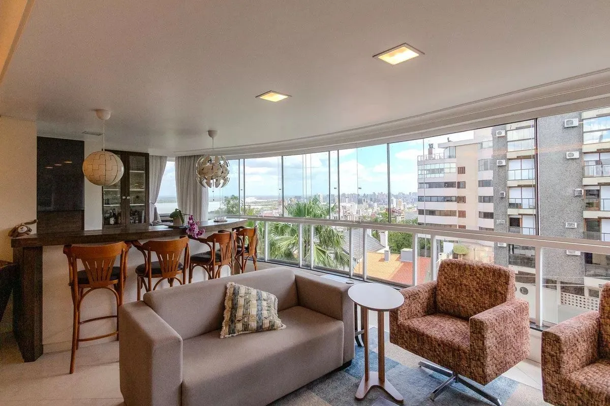 Imagem Apartamento com 3 dormitórios, 2 vagas e 231.61m² - Bairro Menino Deus