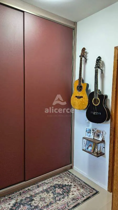 Imagem Sobrado Planejado com Móveis Sob Medida - Conforto, Estilo e Funcionalidade em São José!