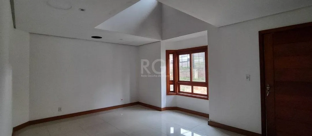 Imagem Casa para Venda com 3 dormitórios, sendo 1 suites e 2 vagas no bairro Tristeza
