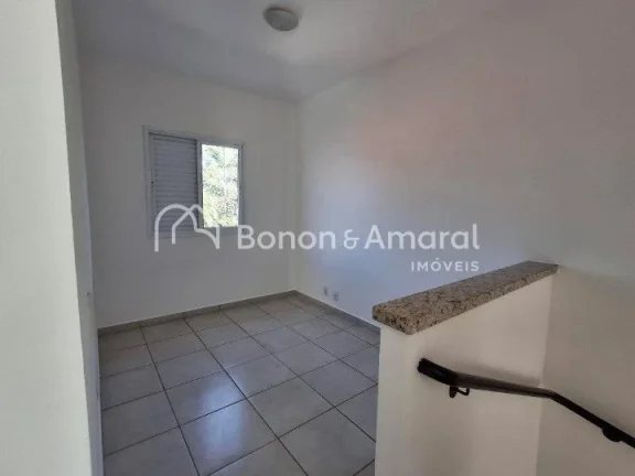 Imagem Casa em condomínio para locação - com 3 quartos sendo uma suíte. O imóvel conta com sala para 2...