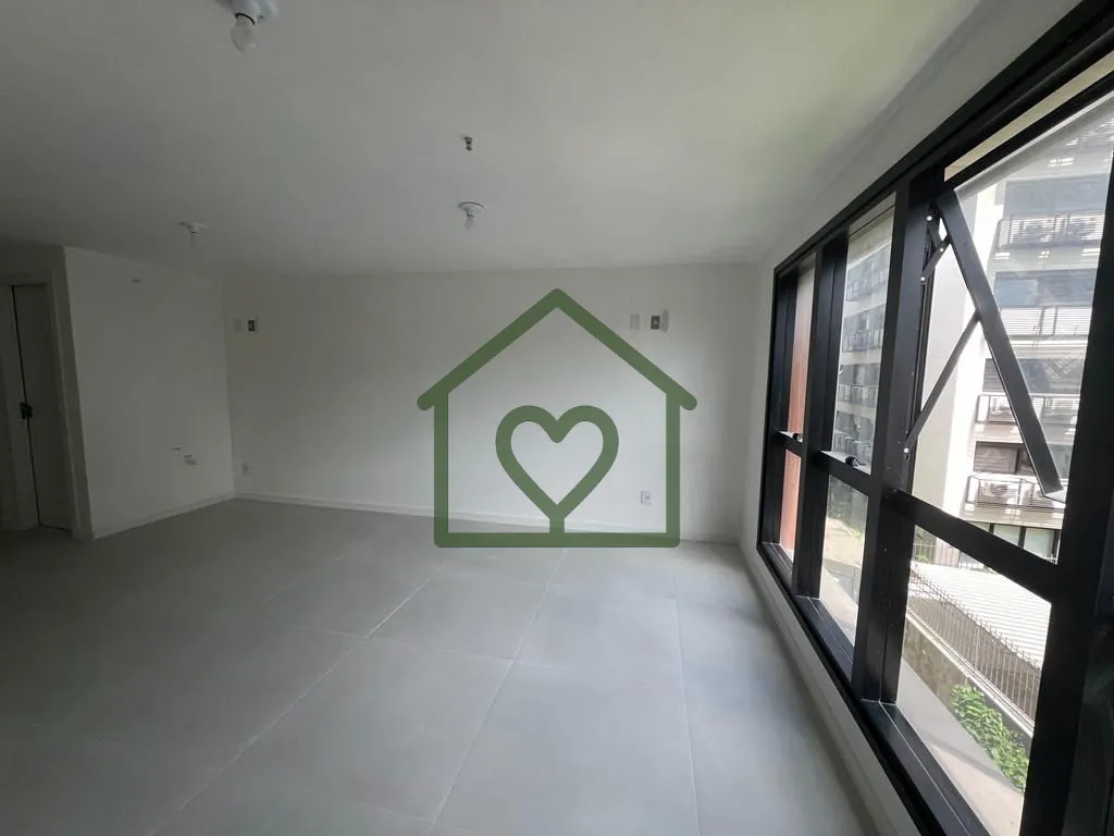 Imagem Vendo Sala comercial no bairro Menino Deus. Imóvel conta com 36 m² de área privativa, com piso e ...