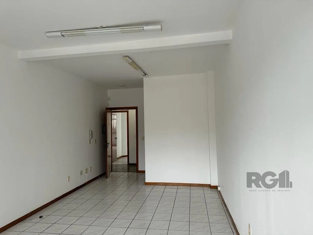 Imagem Prédio comercial com 02 lojas e 06 salas no bairro Jardim Itu, Porto Alegre/RS