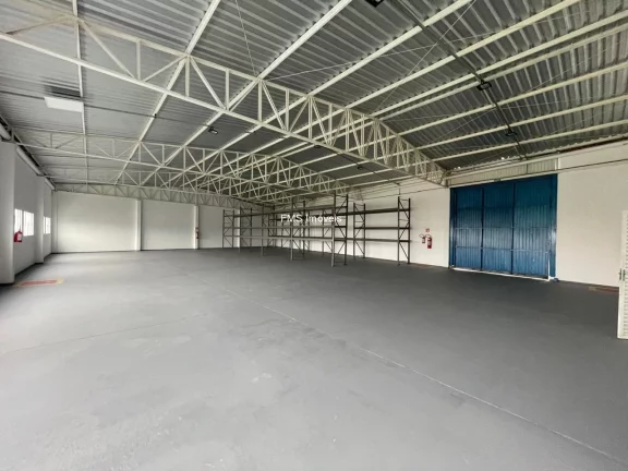 Imagem Galpão com 650m2 para locação em Barueri - SP.