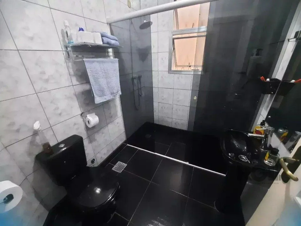 Imagem Casa de 3 dormitórios, no bairro Glória