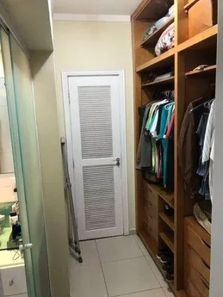 Imagem Apartamento no Centro de São Vicente pertinho da Praia do Gonzaguinha, frente com varanda, 3 dorms (1Suite) e 1 vaga.