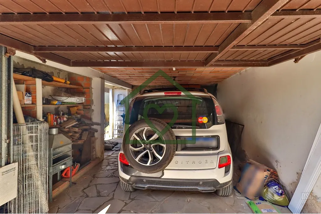 Imagem Casa à venda no bairro Hípica com 165 m2 de área privativa em terreno de 492 m2. O imóvel conta ...