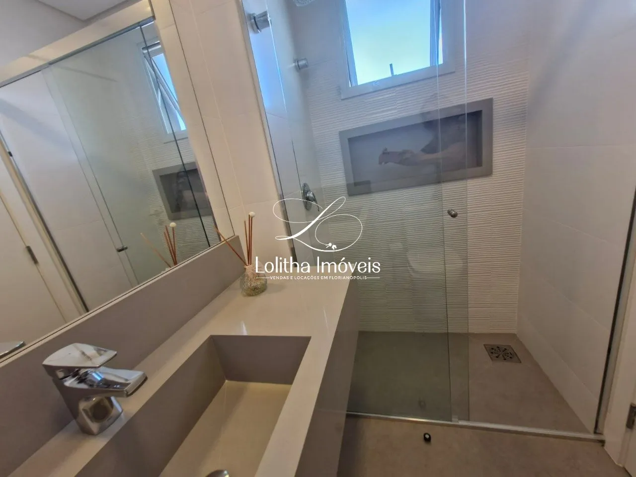 Imagem APARTAMENTO DE LUXO COM 3 SUÍTES, SEMI MOBILIADO À VENDA NO KOBRASOL - SÃO JOSÉ/SC.