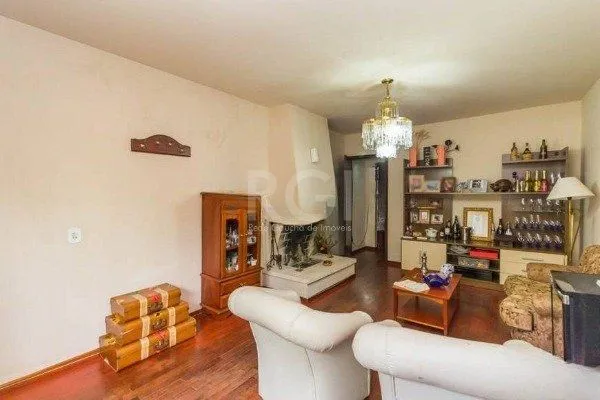 Imagem Casa para Venda de 3 dormitórios 6 vagas no bairro Chácara das Pedras