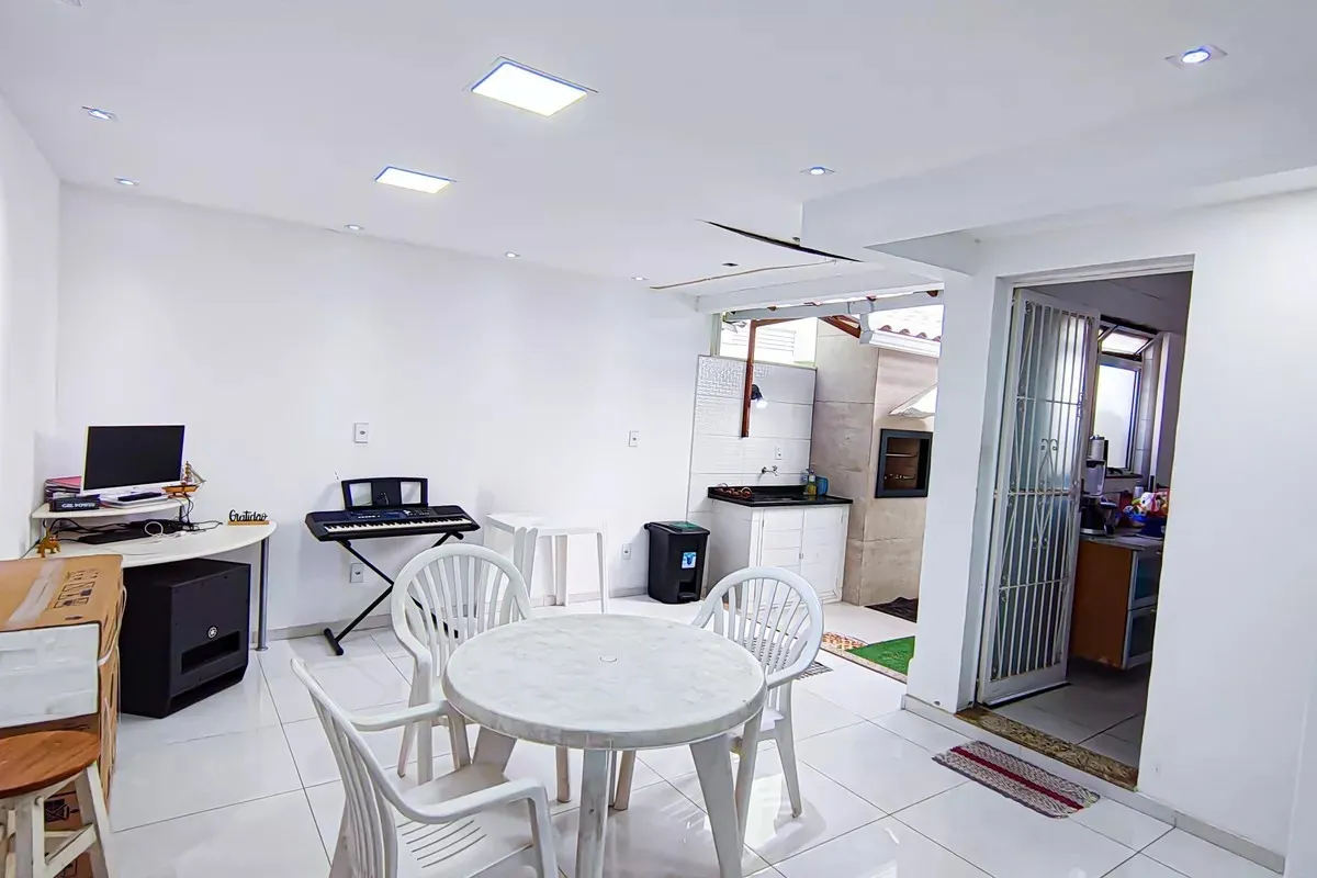 Imagem Casa em Condomínio para Venda, Jacarepaguá, 3 dormitórios, 1 suíte, 2 banheiros, 2 vagas