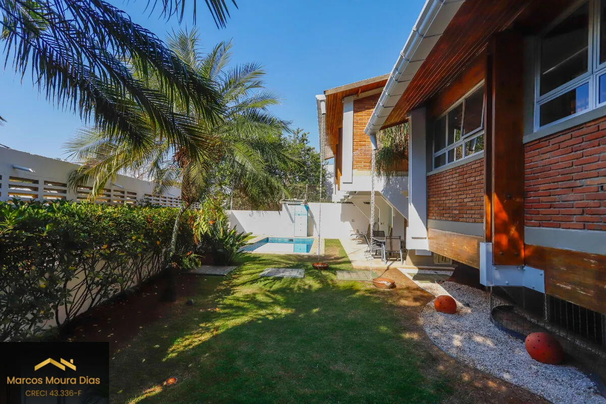 Imagem Casa no Sumaré com 3 Dormitórios ( 1 suíte), 359m² com Piscina, Elevador, Churrasqueira e 6 Vagas de Garagem