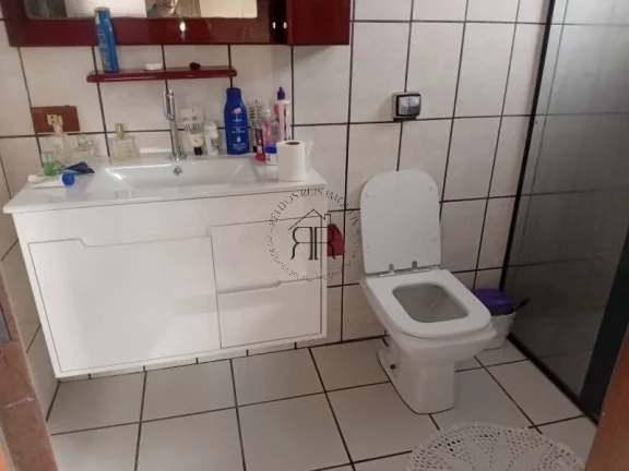 Imagem Casa à venda no bairro Jardim Egle
Imóvel amplo, ideal para moradia ou investimento, com terreno g...