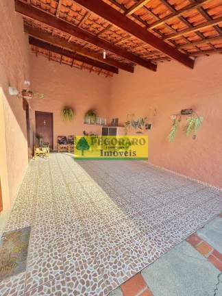 Imagem Casa de luxo à venda em Caraguatatuba-SP, bairro Martim de Sá: 4 quartos, 2 suítes, 2 salas, 3 banheiros, 3 vagas de garagem, 249m².