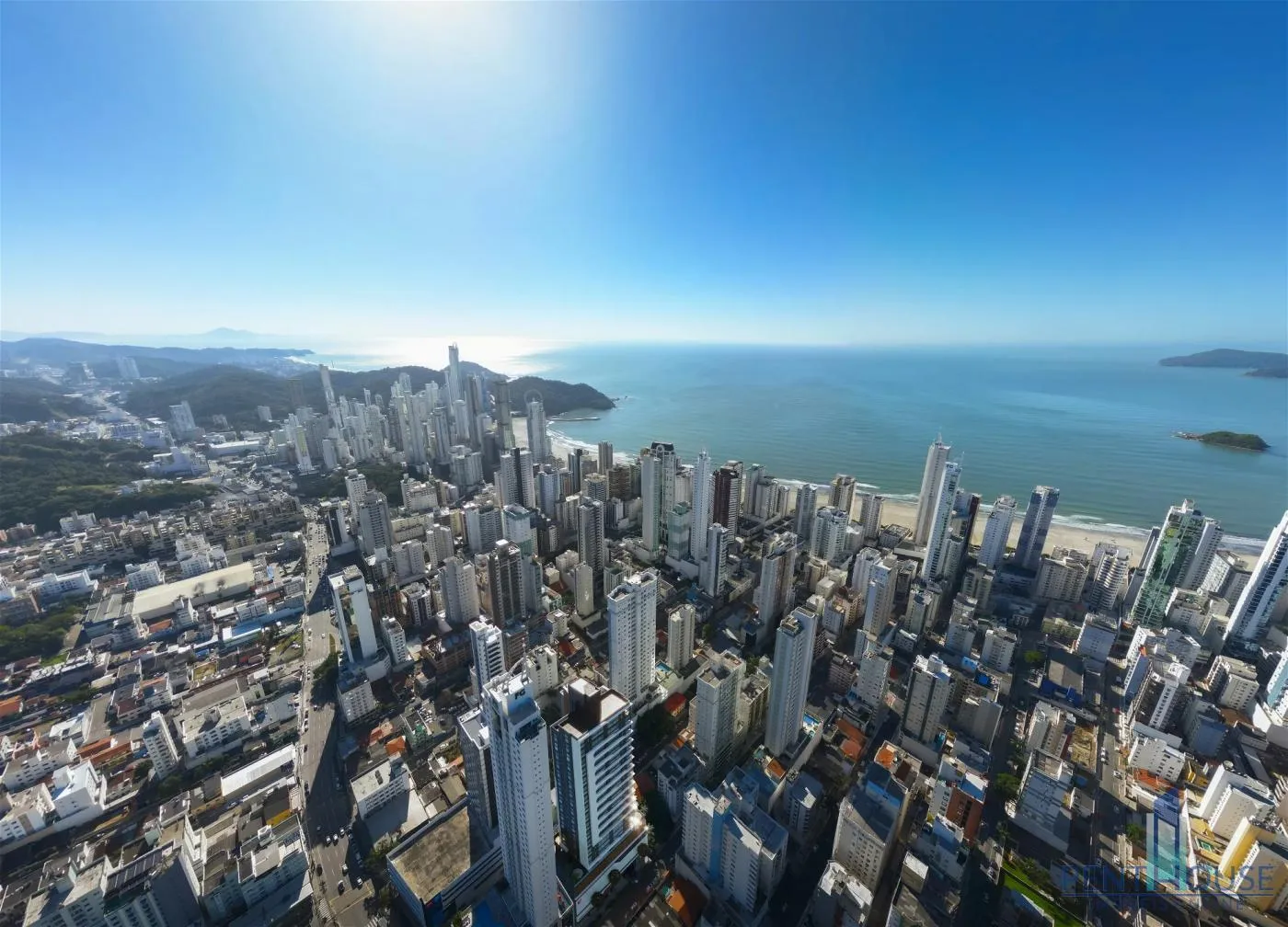 Imagem Apartamento Zona Central para Venda em Balneário Camboriú, CENTRO, 3 dormitórios, 3 suítes, 4 banheiros, 2 vagas