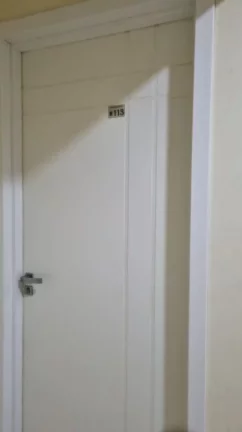 Imagem Este apartamento com 2 Dormitorios, oferece uma área de lazer completa, com piscina para adultos e crianças, garantindo diversão para toda a família, á venda na Imobiliaria Consulte Imoveis.
