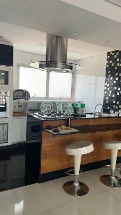 Imagem Apartamento mobiliado, bem espaçoso e iluminado, com janelas grandes, que recebem o sol da manhã. ...