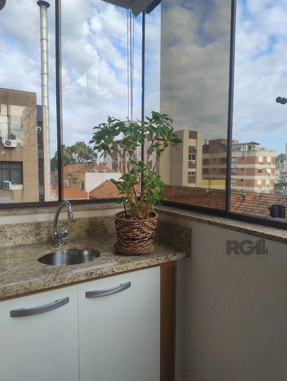 Imagem Apartamento para Venda - 72.98m², 3 dormitórios, suíte e 1 vaga - Menino Deus