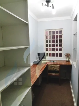 Imagem Sobrado, 4 dormitórios sendo 1 suíte, 4 banheiros, com 223m² em Vila Euclides/SBC