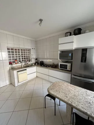 Imagem CASA COM PISCINA NO MENEGHETTI