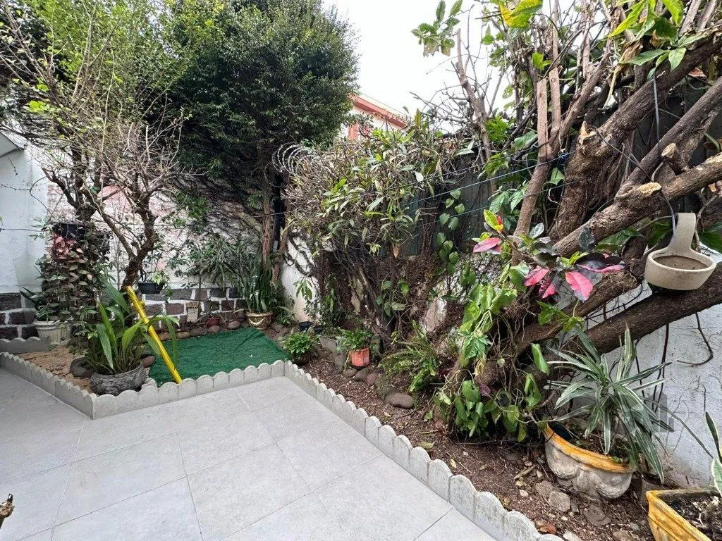 Imagem Vende-se ampla casa 3 quartos com hidro, 2 vagas, living com ladeira e salão de festas com churrasqueira - 260m² - Medianeira