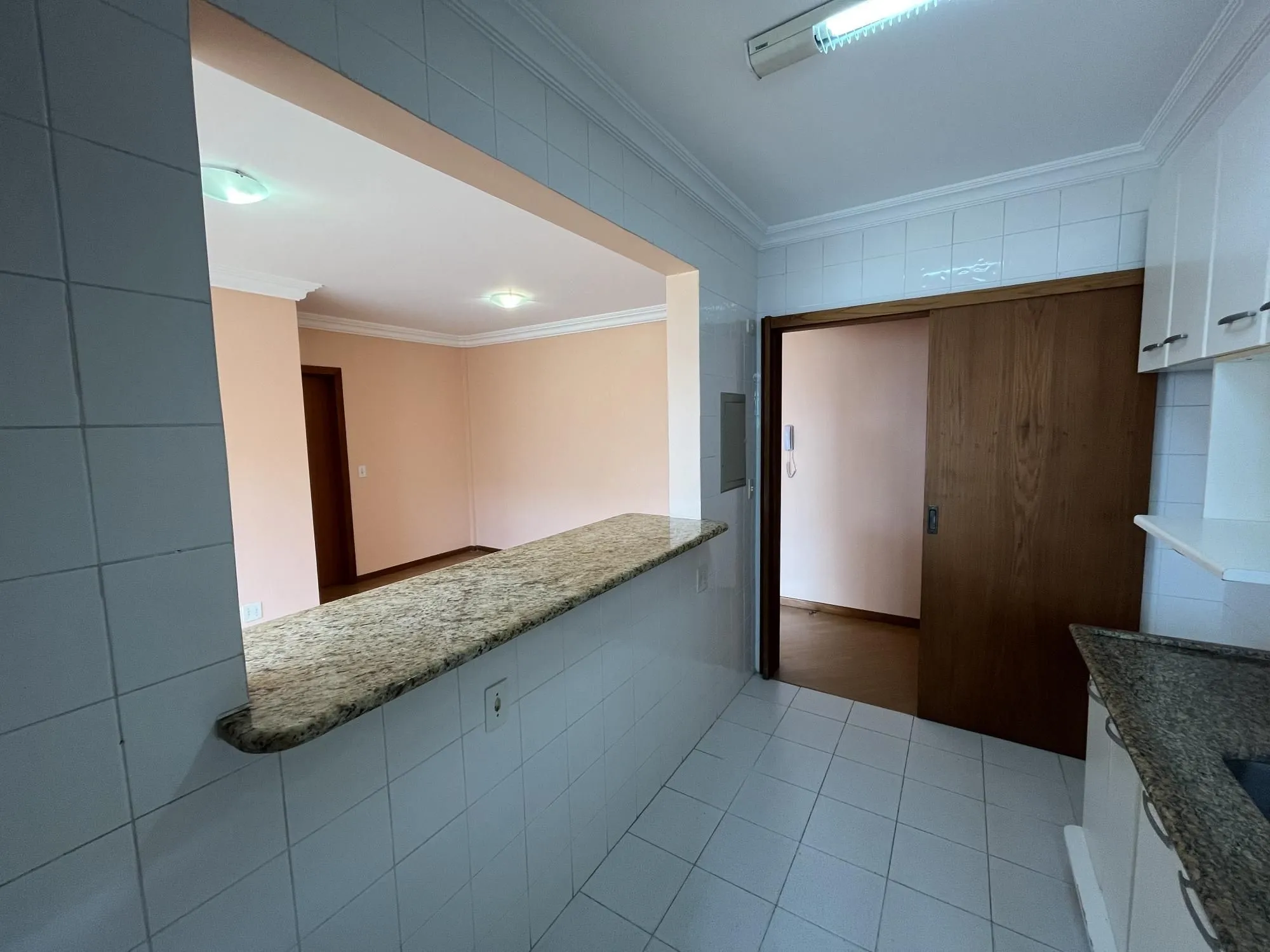 Imagem Apartamento de dois quartos, suíte e uma vaga de garagem no bairro Menino Deus