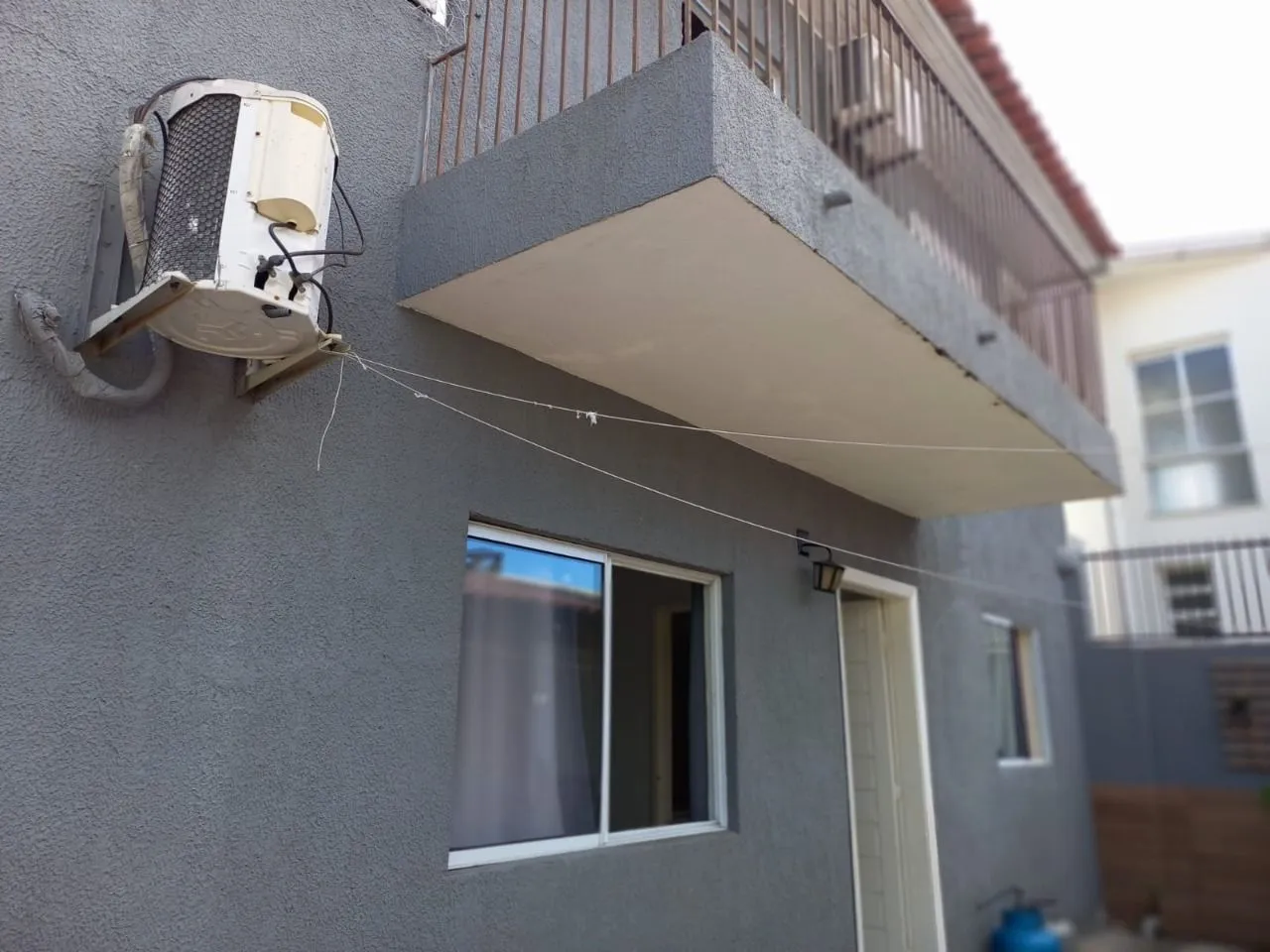 Imagem Duas casas no terreno com 2 vagas de garagem
