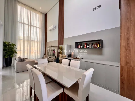 Imagem Casa de condominio a venda em Valinho!!

Residência térrea de alto padrão ? porteira fechada

Um ...
