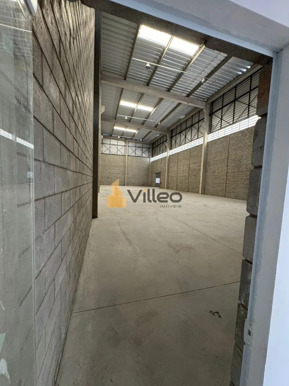 Imagem Oportunidade única para o seu negócio! Este galpão com área privativa de 747,5 m² está localiz...