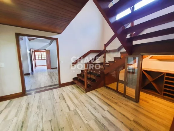 Imagem Casa em condomínio com 4 suítes em terreno plano no Comary!