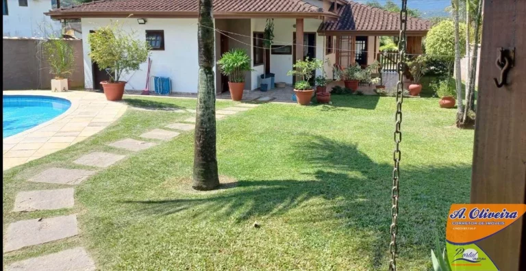 Imagem Linda Casa em Condomínio Fechado