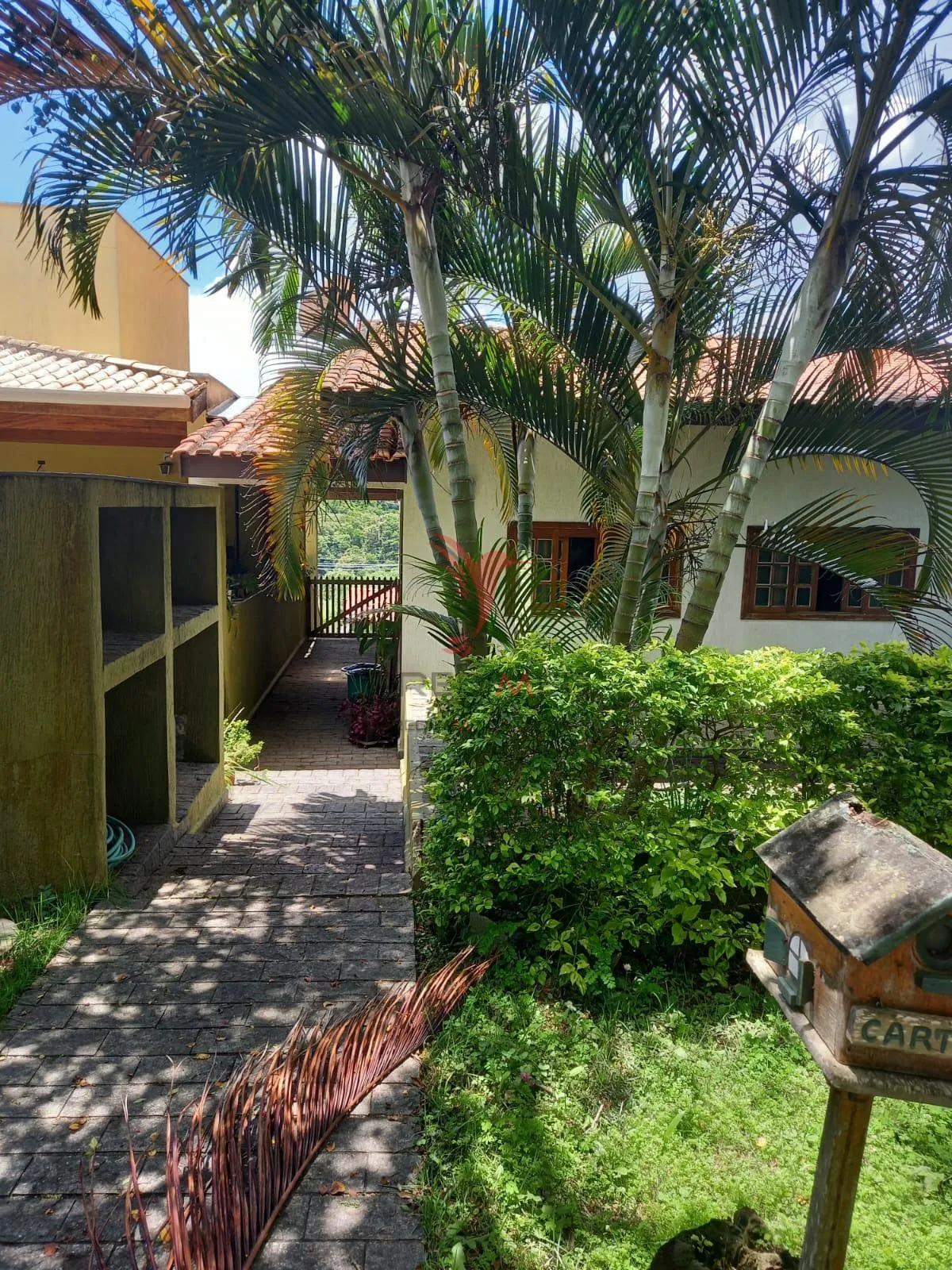 Casa semi-térrea no Condomínio São Fernando em Barueri em Estrada das Pitas, 1800 - Parque Viana, Barueri - SP
