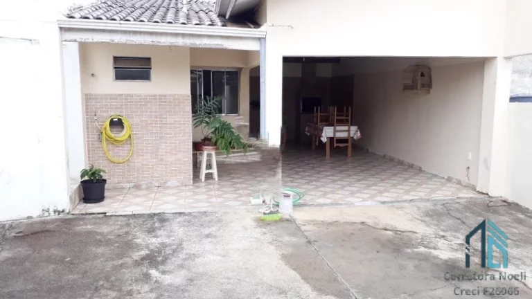 Imagem Casa com amplo quintal, a venda 03 quartos em Colombo PR