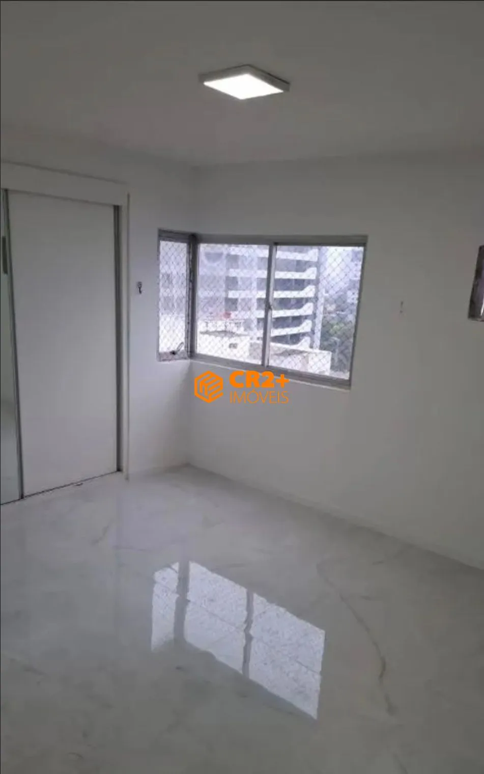 Imagem Vendo Cobertura Reformada nas Graças com 196m² e 2 Vagas - Oportunidade Única!