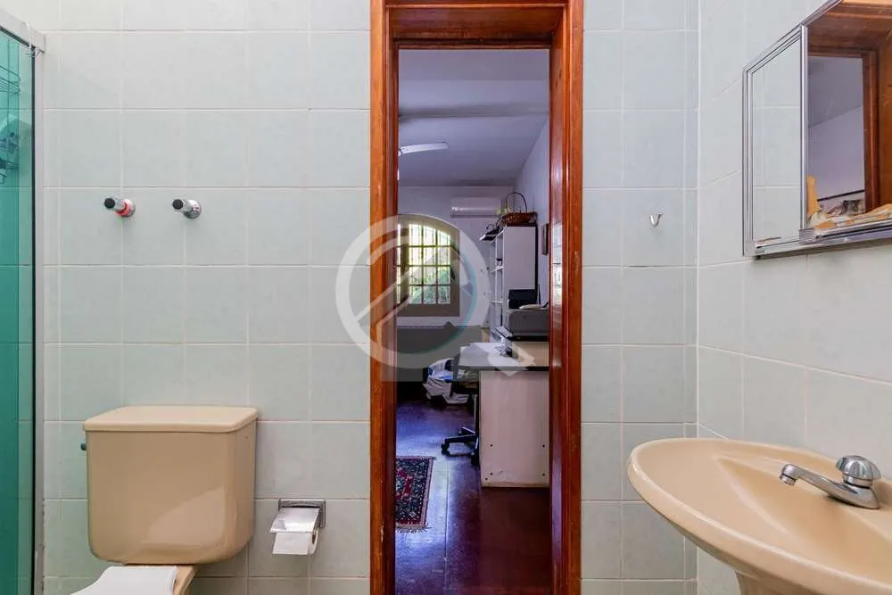 Imagem Imperdível oportunidade de morar em um imóvel aconchegante no charmoso bairro Medianeira. Este bel...