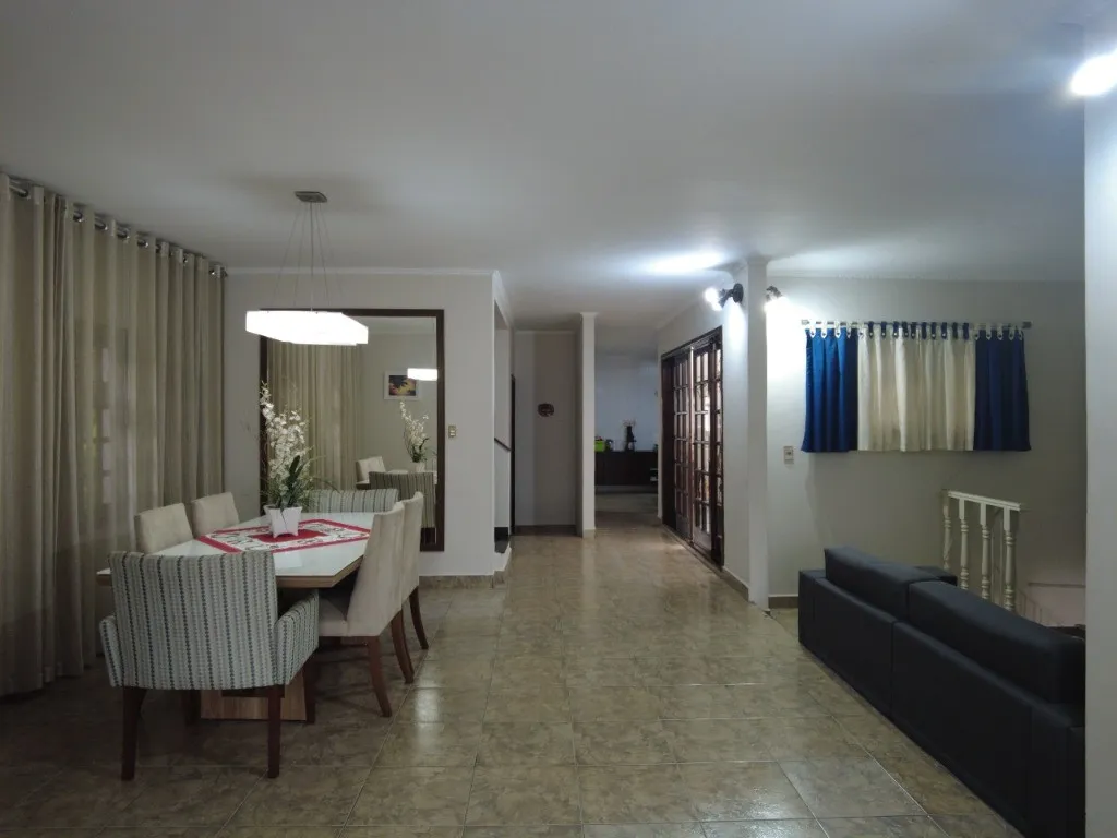 Imagem Sobrado de Luxo na Vila Lucinda em Santo André - 5 Quartos, 1 Suíte, 3 Banheiros, 4 Vagas de Garagem - 435m²