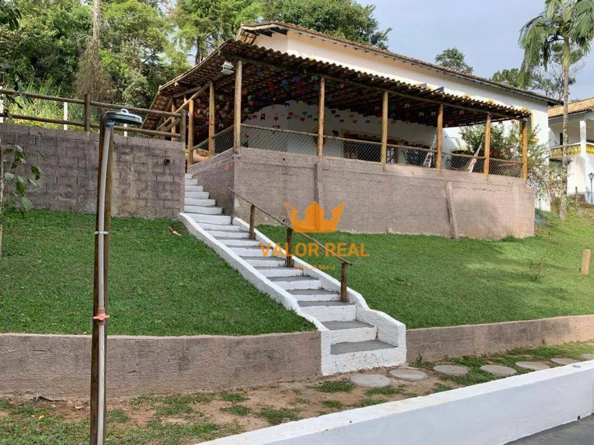 Imagem Chácara dos Sonhos no Condomínio Recanto dos Palmares. AT 2.500 m2 e AC 250 m2. 3 Suites, 7 vagas. R$ 1.1 milhão