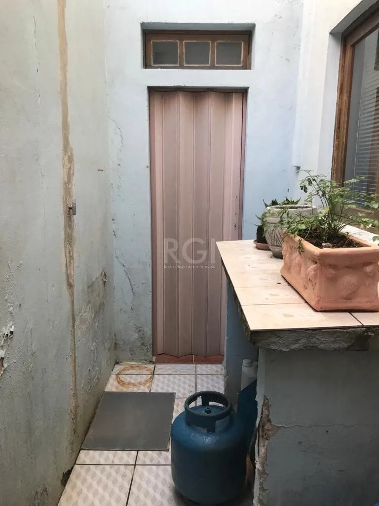 Imagem Casa para Venda - 270m², 4 dormitórios, sendo 1 suites, 5 vagas - Partenon