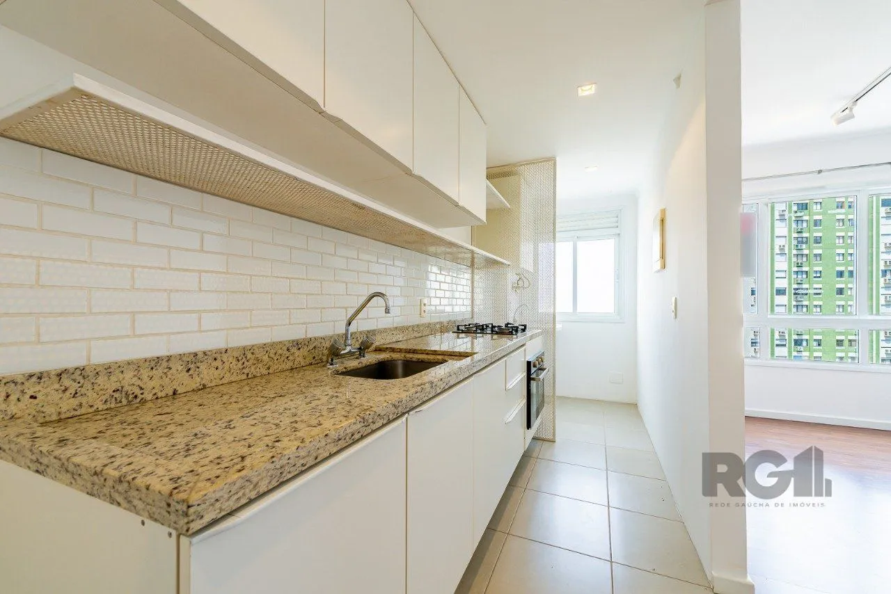 Imagem Apartamento de um quarto, suíte e uma vaga de garagem no bairro Santa Cecilia em Porto Alegre.