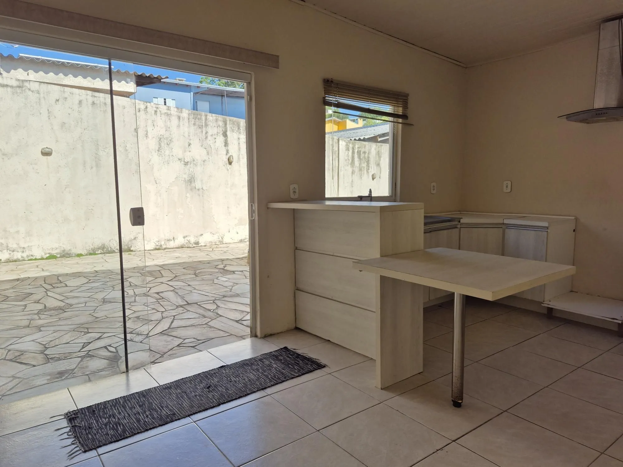Imagem Casa Residencial de 4 Quartos com Piscina e Churrasqueira em Porto Alegre