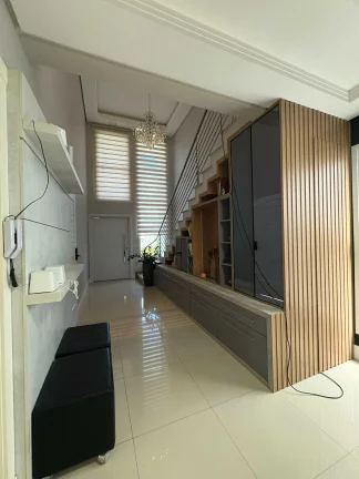 Imagem Casa mobiliada no Condomínio Caledônia com 4 suítes e 4 vagas de garagem em Camboriú