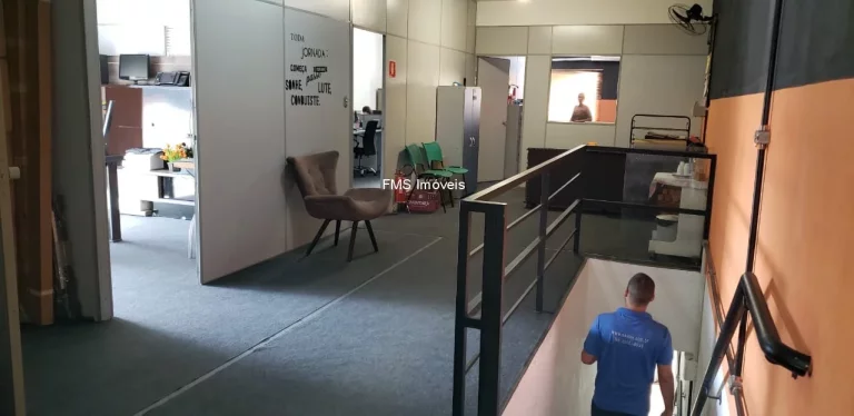 Imagem Galpão comercial à venda na Vila Fachini, São Paulo-SP - 4 salas, 6 banheiros, 4 vagas, 510 m².