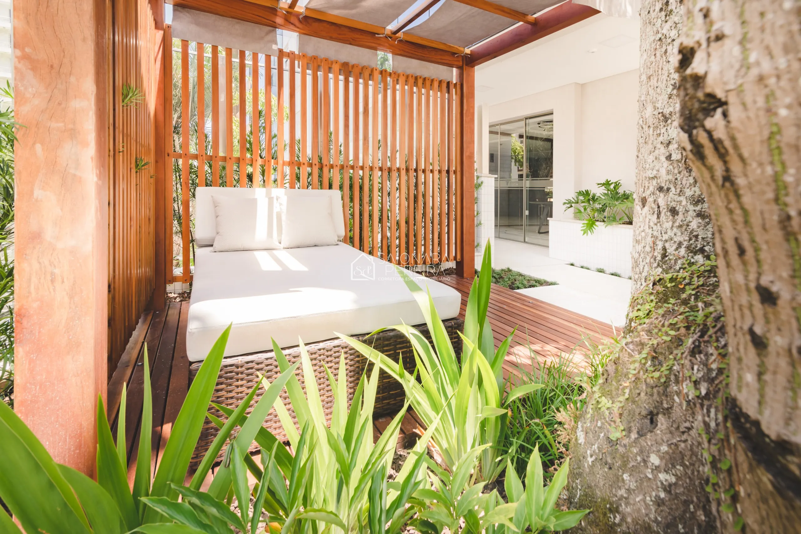 Imagem LOCAÇÃO - Apartamento com 3 dormitórios para locação no Centro de Florianópolis