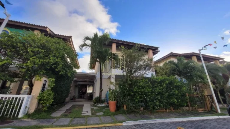 Imagem Excelente casa duplex em condomínio fechado com três suítes e área gourmet a venda em Stella Maris Salvador