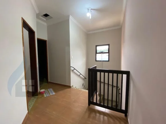 Imagem Sobrado com 3 dormitórios sendo 3 suítes, 5 banheiros, 2 vagas, com 223m² em Santo André