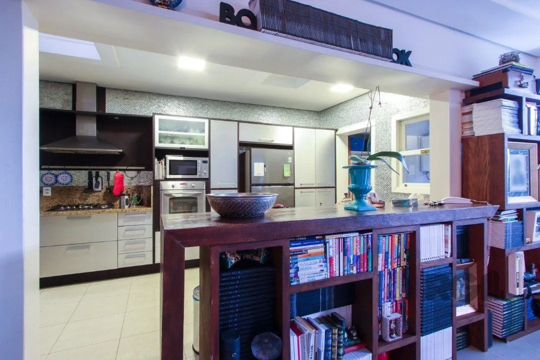 Imagem Casa com 327m² de área privativa, oferecendo 3 dormitórios, sendo 3 suítes