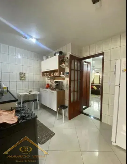 Imagem Casa em Condomínio para Venda em Cabo Frio / RJ no bairro Parque Burle
